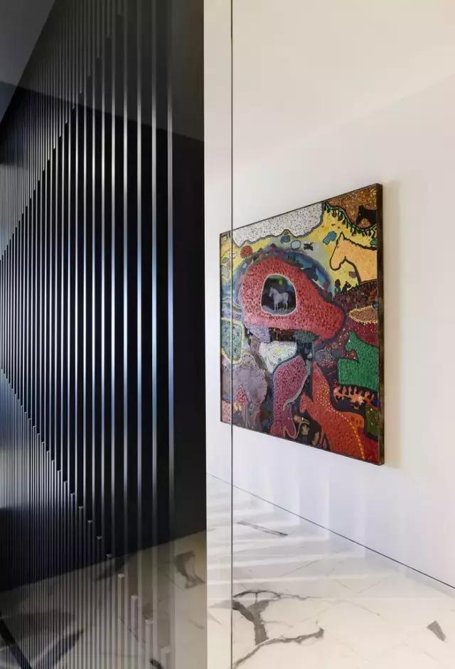 只有黑、白、灰三種顏色的辦公室？——極簡主義的設計哲學