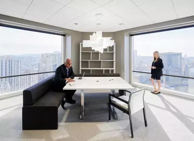 只有黑、白、灰三種顏色的辦公室？——極簡主義的設計哲學