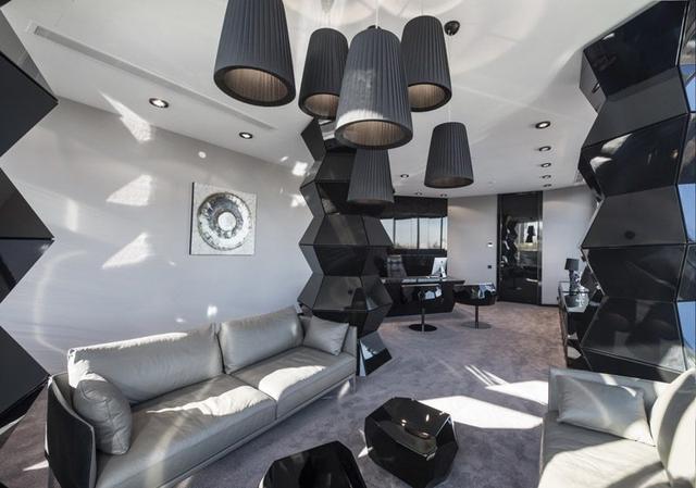 說出來你可能不信，如此暗黑夸張的辦公室竟然來自俄羅斯制藥公司